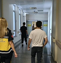 Başına fayans düşen işçi yaralandı