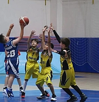 Basketbol turnuvasında şampiyonlar kupalarını aldı