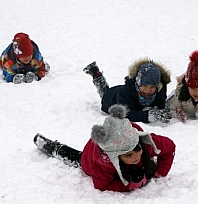Beklenen kar geldi! Karın tadını yine onlar çıkardı