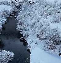 Beyaza bürünen dağ ve ağaçlar göz kamaştırdı