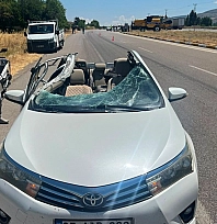 Biçerdöverle otomobil çarpıştı: 3 yaralı
