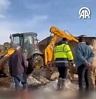 Çatısı çöken ağıldaki 40 koyun telef oldu