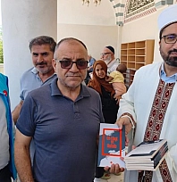 Cemaate aşure ikramı edildi