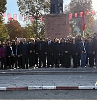 CHP'den Anlamlı 10 Kasım Çağrısı: 'Atatürk Anıtı'ndaki Eksik Bayrak Figürü Onarılsın'