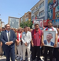CHP Malatya'da poster eylemi: Dün başköşedeydi, bugün hain diyerek resmini astılar…