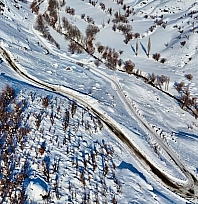 Çığ düşen yol temizlendi
