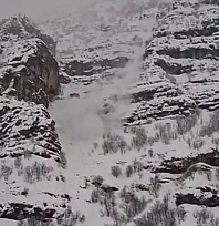 Çığ düşme anı kamerada