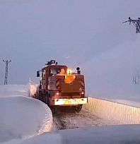 Çığ tehlikesi nedeniyle kapanan yol yeniden açıldı