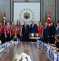 Cumhurbaşkanı Erdoğan, şampiyon milli voleybolcuları kabul etti
