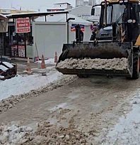 Malatya'da kar mesaisi sürüyor: Belediye ekipleri sahada