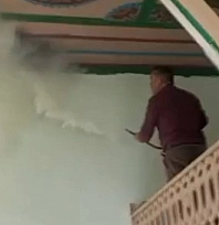 Darende'de cami çatısında alevler yükseldi