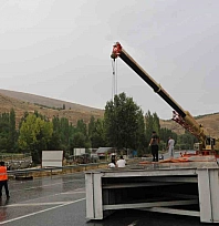 Kazalara davetiye çıkarıyordu: Vinçlerle söküldü!