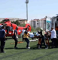 Parmağı kırılan genç ambulans helikopterle Malatya'ya sevk edildi