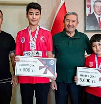 Başkan Bozkurt, şampiyon sporcuları makamında ağırladı