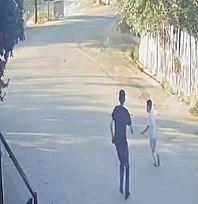 Malatya'da depremde çocuklar korkuyla kaçtılar
