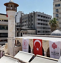 Depremde hasar alan tarihi cami yeniden ibadete açıldı