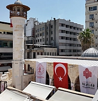 Depremde hasar alan tarihi Ömeriye Cami yeniden ibadete açıldı