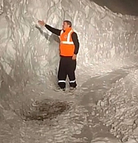 Diyarbakır'da kar kalınlığı 3 metreyi aştı