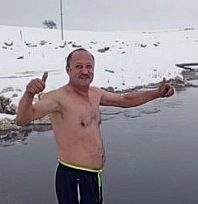 Dondurucu havada suya atladı