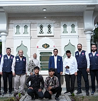 Dört dilde kitabeli hayır çeşmesi! Endonezya'da hizmete girdi
