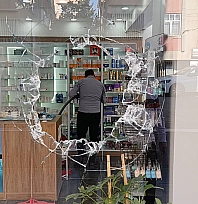 Eczaneye silahlı saldırı