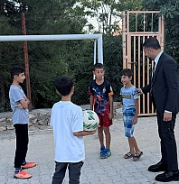 Eğil'de öğrencilere kırtasiye desteği