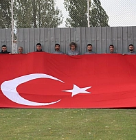 Elazığspor dev Türk bayrağı açtı