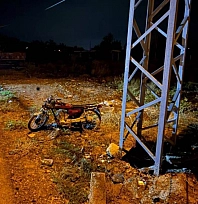 Elektrik direğine çarpan motosiklet sürücüsü hayatını kaybetti