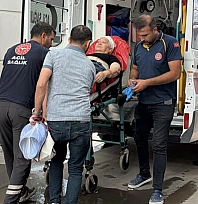 Elinden düşen bıçak ayağına saplandı