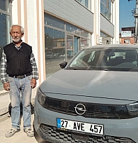 Engelli çocuğu için aldığı otomobil hasar aldı