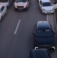 Malatya'da sürücülerden örnek davranış: Ambulansa fermuar sistemiyle yol verdiler