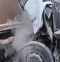 Freni patlayan kamyon, hafriyat kamyonuna çarptı: 1 ölü