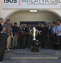 Galatasaray'ın şampiyonluk kupası Malatya'da sergilendi