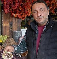 Gaziantep'te hasta olan vatandaşlar çareyi aktarlarda arıyor