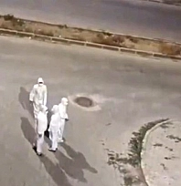 Gece gezintisi merak uyandırdı: Koruyucu tulum giyen şahıslar için polis alarma geçti