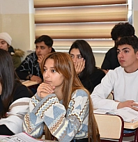 Gençler üniversite hayallerine ücretsiz kavuşuyor