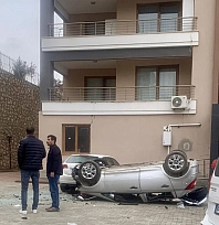 Geri Vites Yerine İleriye Alınca Otomobil Aşağıya Düştü