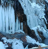 Günpınar Şelalesi dondu! Dev sarkıtlar oluştu