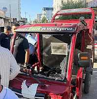 Hafif ticari araç ile elektrikli motosiklet çarpıştı: 1 yaralı
