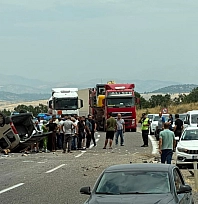 Hafif ticari araç karşı şeride geçti: 4 yaralı