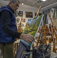 Hafızasını korumak için başladı, 100'den fazla tablo yaptı