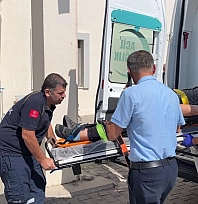 Hafriyat kamyonu ile otomobil çarpıştı: 3 yaralı