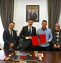 Hayırseverlerden öğrencilere burs desteği