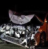 İki otomobil çarpıştı, 1'i ağır 3 yaralı