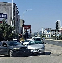 İki otomobil çarpıştı: 1 yaralı