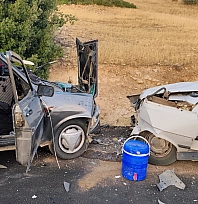İki otomobil çarpıştı: 8 yaralı