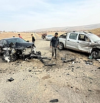 İki otomobil kafa kafaya çarpıştı: 2 yaralı