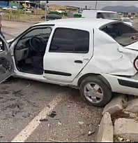 İki otomobil kafa kafaya çarpıştı: 5 yaralı