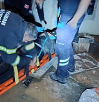 İnşaat boşluğuna düşen işçi yaralandı