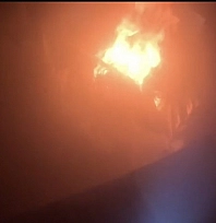 İtfaiye erlerinin ateşe verilen evi söndürme anları kask kamerasında